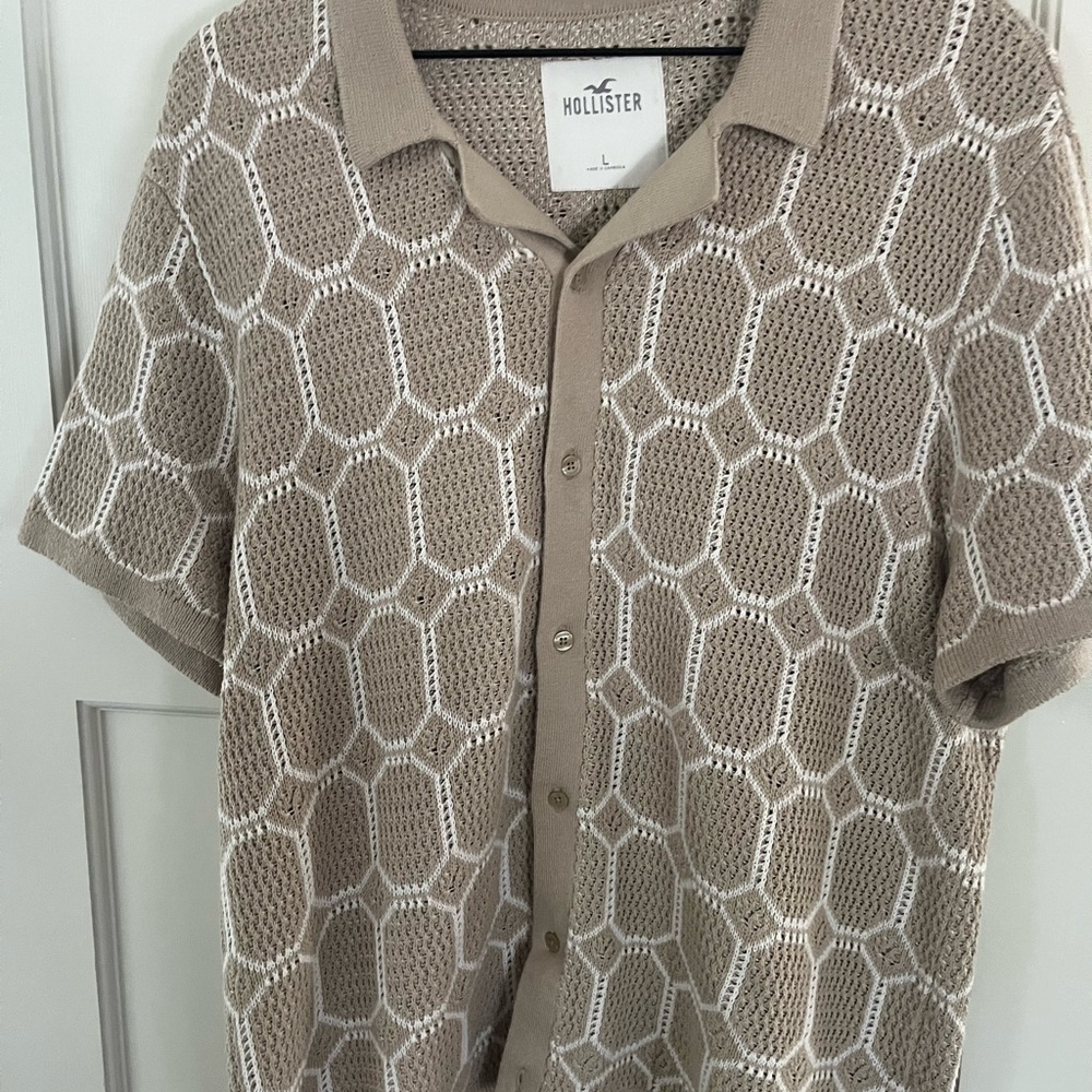 Hollister Men's Tan and White Geometric Shirt